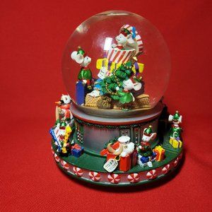 Revolving Musical Waterglobe Home for the Holidays 1999